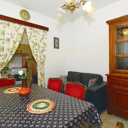 2 Bedroom Beautiful In *