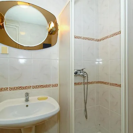 2 Bedroom Beautiful In Porec